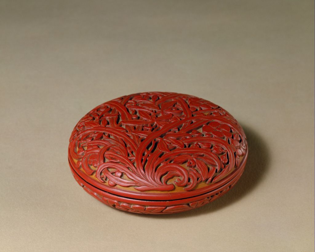 图片[1]-Round box with red plum and orchid patterns-China Archive